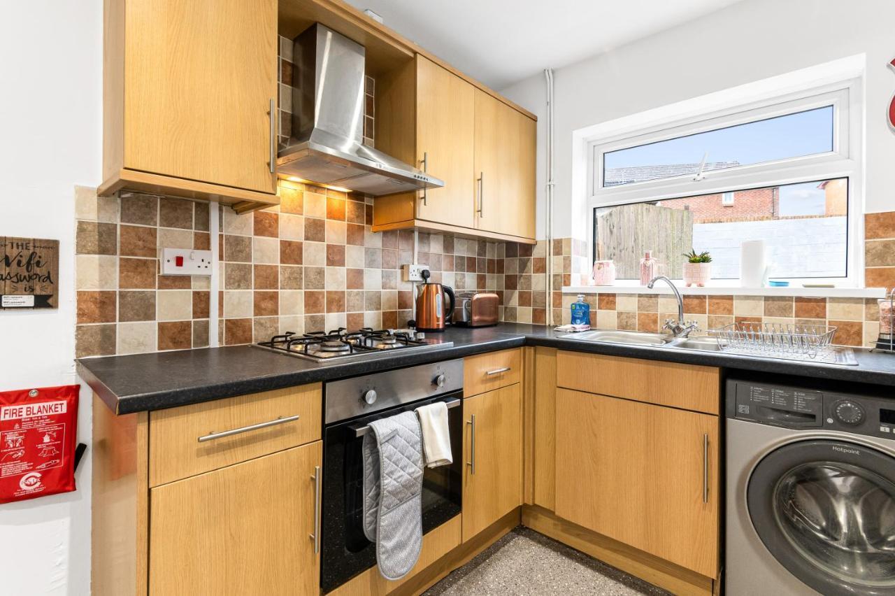 Off Road Parking, Garden, Tv'S In Bedrooms Morriston Exterior photo