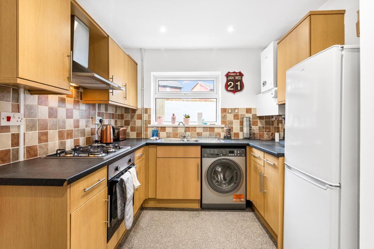 Off Road Parking, Garden, Tv'S In Bedrooms Morriston Exterior photo