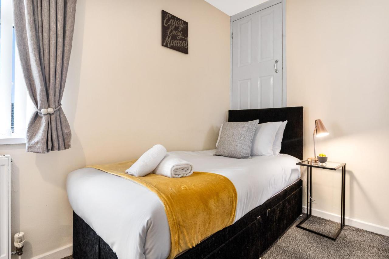 Off Road Parking, Garden, Tv'S In Bedrooms Morriston Exterior photo